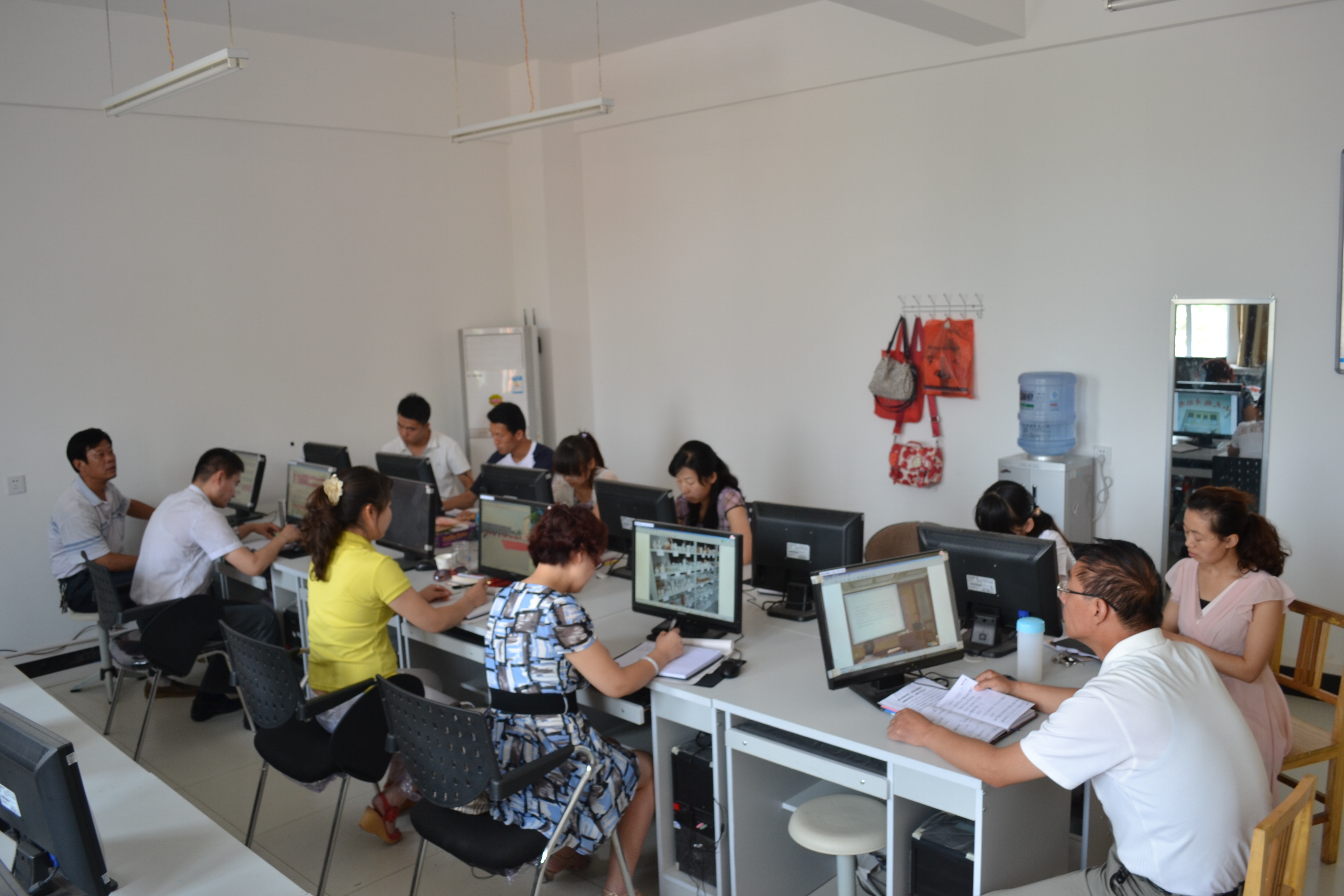 涇陽縣青少年活動中心舉辦網絡應用技能培訓會，杭州網絡技術服務助力青少年教育信息化